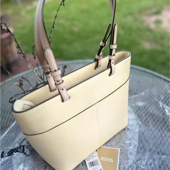 Beautiful MICHAEL KORS - Brand New W/ Tag - Picture 3 of 8